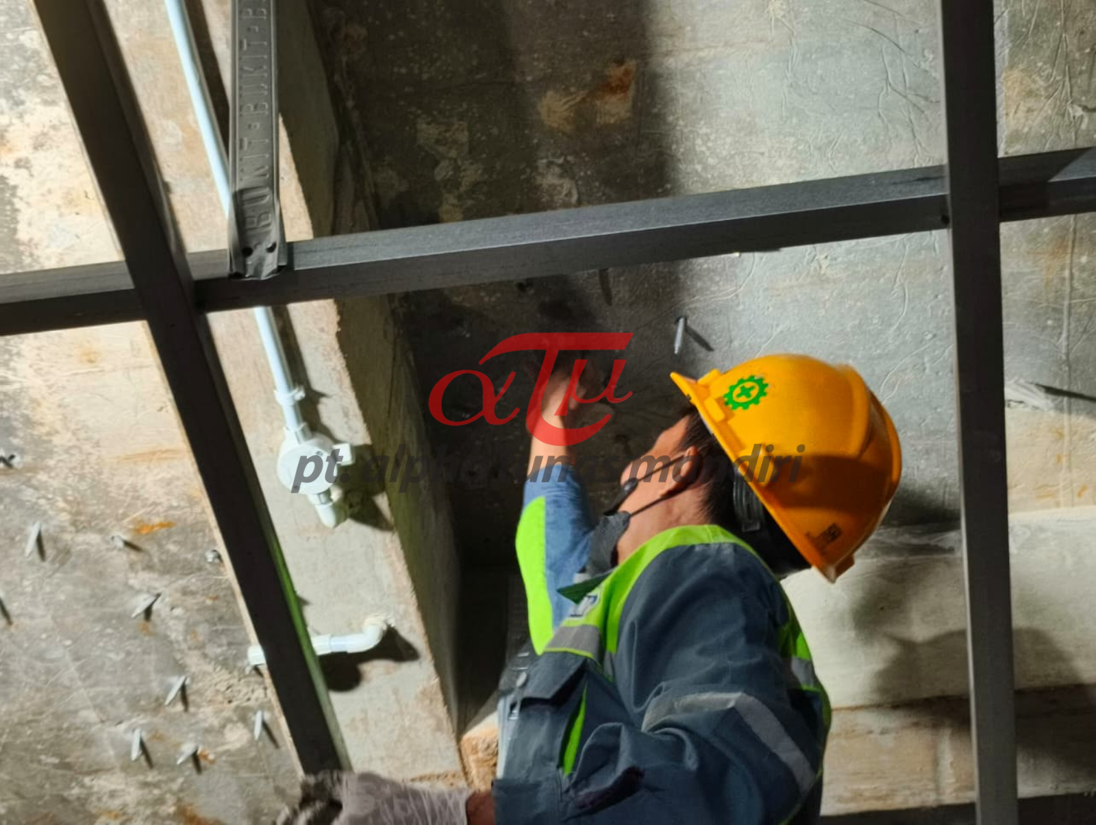 Pemasangan Pecker Pada Area Kebocoran